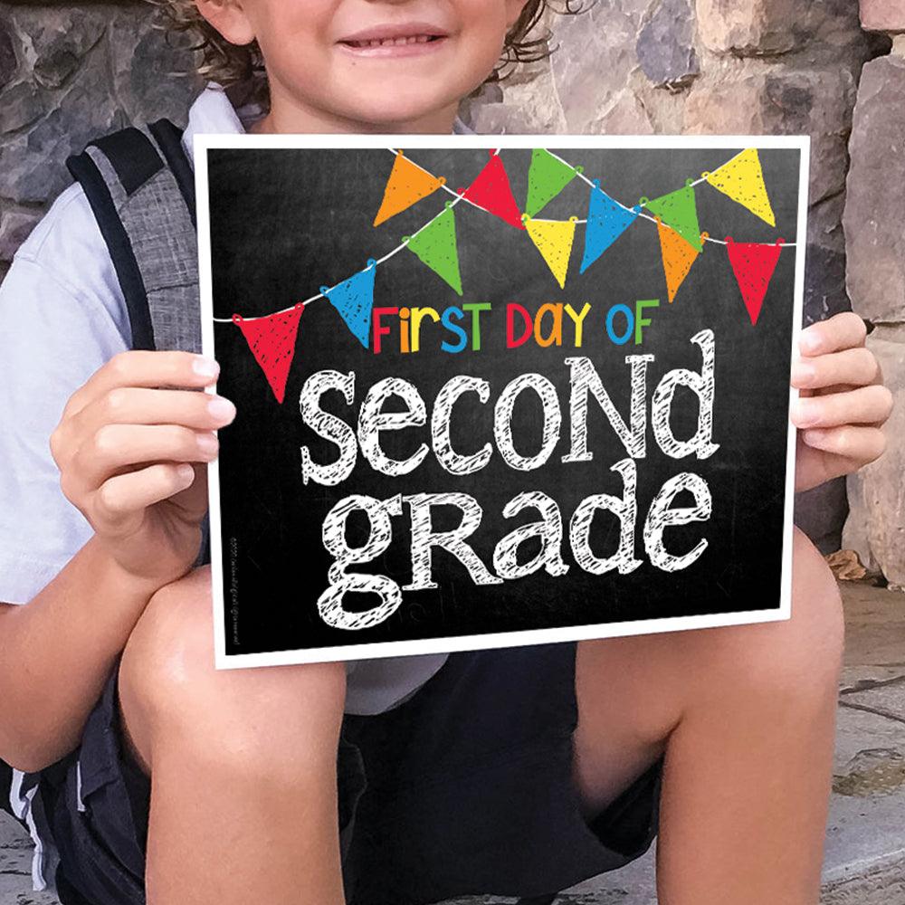 Class Keeper® School Days Keepsake Bundle | School Memory Book, 1st Day/Last Day of School Photo Prop Deck + BONUS App Membership